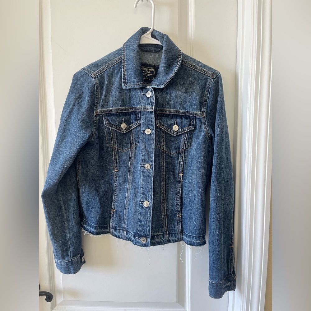 Abercrombie & Fitch Women’s Classic Blue Jean Raw Hem Jacket Small